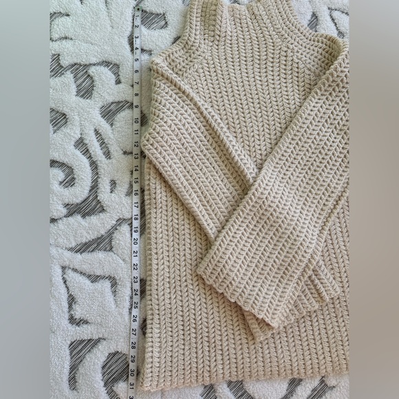 Doe & Rae Cream Knit Bell Sleeve Sweater Sz M - Picture 5 of 5